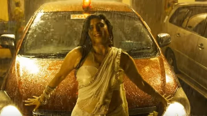 தாயான பின்பு குத்தாட்டம் தேவையா? - ரசிகரின் கேள்விக்கு காண்டான கஸ்தூரி