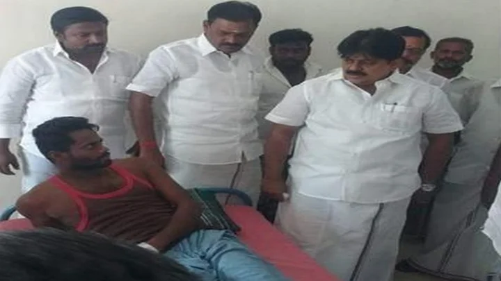 ரவுடி கொக்கி குமாரை நலம் விசாரித்த அதிமுக அமைச்சர் : பின்னணி என்ன?