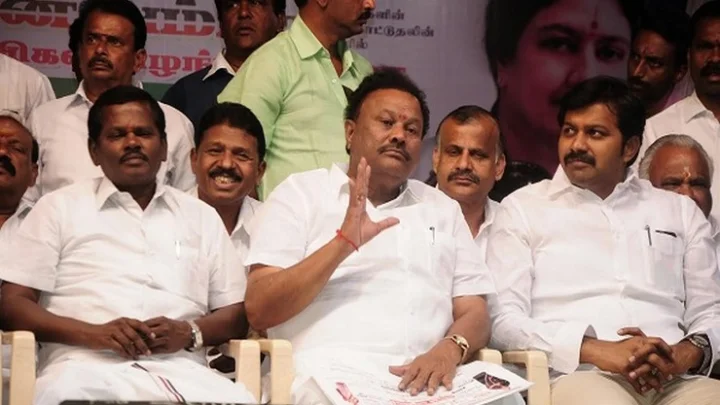 தினகரன்