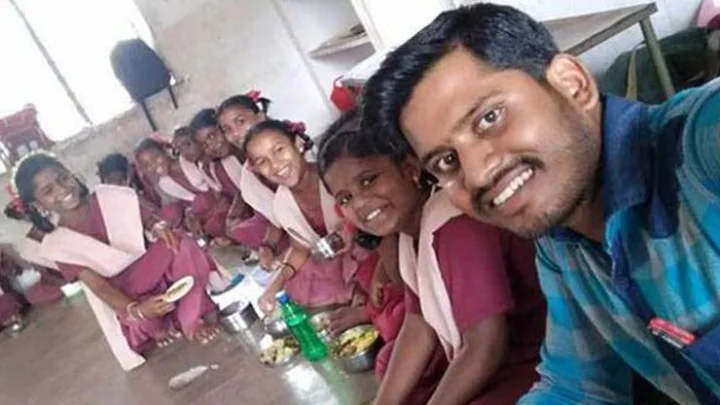 'சாட்டை' ஆசிரியரின் பணியிட மாற்றம் நிறுத்தம்: பாசப்போராட்டம் வெற்றி