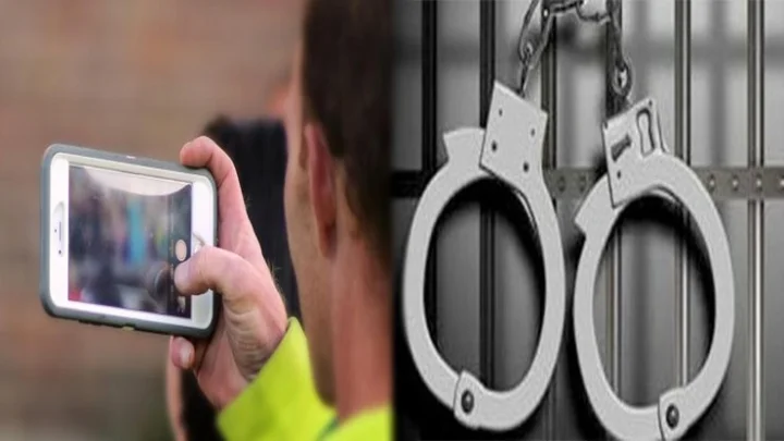 பள்ளி மாணவியை ஆபாசமாக படமெடுத்து மிரட்டிய ஆசிரியர் கைது