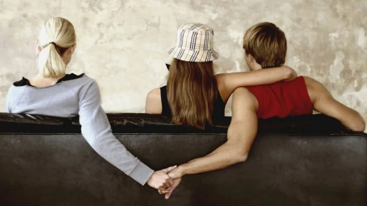 கள்ளக்காதலியை திருமணம் செய்யத் துடித்த கணவன் - இடையூறாய் இருந்த மனைவியை என்ன செய்தான் தெரியுமா?