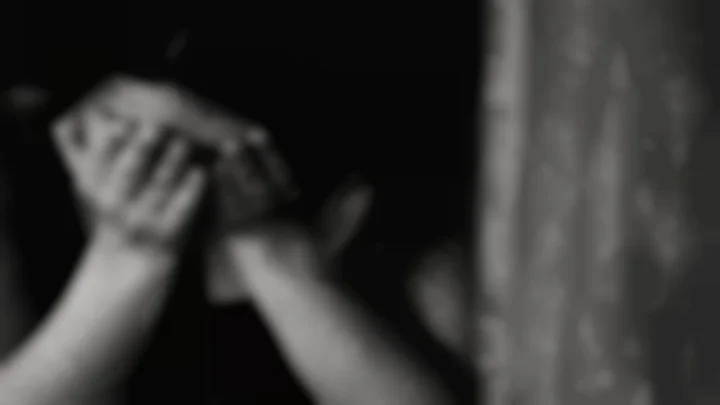 மனைவியின் நிர்வாண புகைப்படம், காசு கேட்டு மிரட்டும் கணவர்