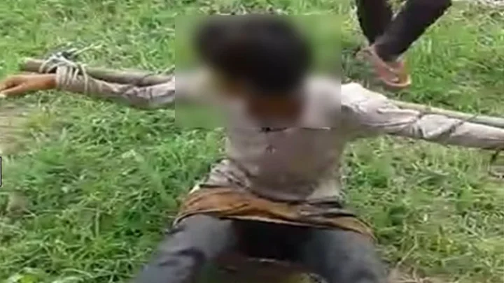 ஜாதி வெறியின் உச்சகட்டம் : பலூனைத் தொட்டதால் 12 வயது சிறுவன் அடித்துக் கொலை