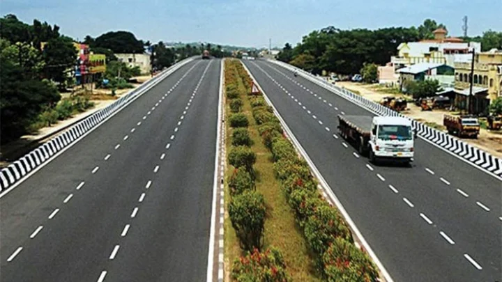 This is why happens Why plant trees in the middle of the road plant trees in the  middle of the road why what is the reasons general knowledge in marathi