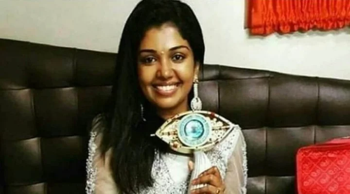 பிக்பாஸ் வெற்றியாளர் ரித்விகா!  நெகிழ்ந்து அழுத ரித்து!