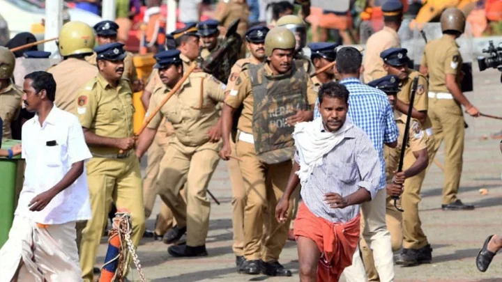 சபரிமலையில் 144 உத்தர்வு –போலிஸ், ஐய்யப்ப பக்தர்கள் இடையே அடிதடி