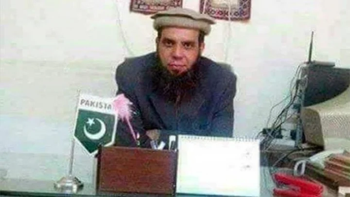 ஒரு ஸ்கூல் ஹெச்.எம் செய்யுற வேலையாடா இது?