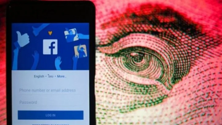 ஃபேஸ்புக் தனிச் செய்திகள் திருடி விற்பனை