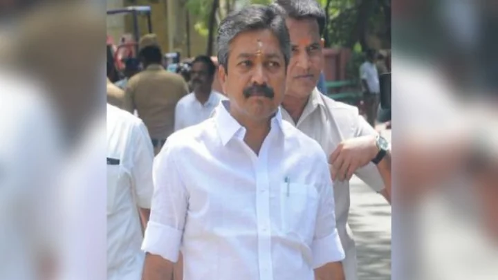 சர்காருக்கு அடுத்த ஆப்பு ரெடி!! அரசு வழக்கறிஞர்களுடன் திடீர் ஆலோசனை