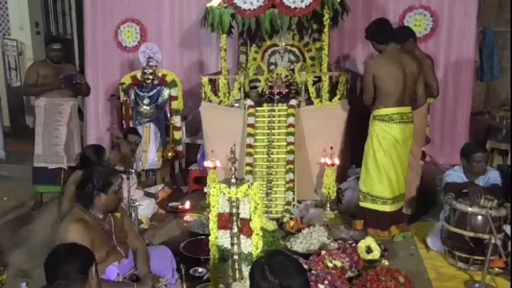 கரூர்: உலக நன்மை வேண்டி 108 குத்துவிளக்கு பூஜை..!!