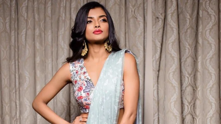 கவர்ச்சி ரூட்டில் இறங்கி கல்லா கட்டிய ஆஸ்னா ஜாவேரி