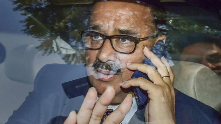 சி.பி.ஐ. இயக்குனர் பதவியில் இருந்து அலோக் வர்மா இடமாற்றம்: மோடி அதிரடி