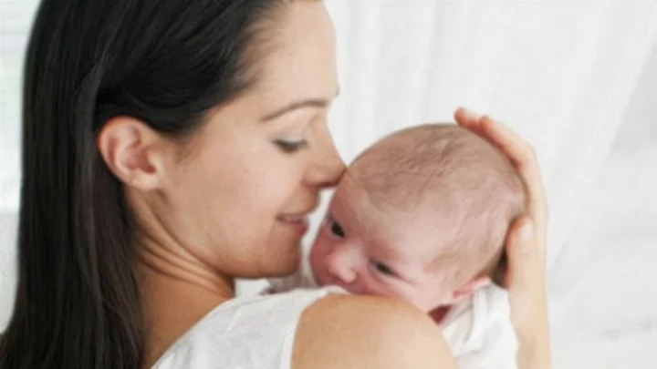 பிரசவத்திற்குப் பிறகு ஏற்படும் முடி உதிர்வை போக்கும் குறிப்புகள்...!