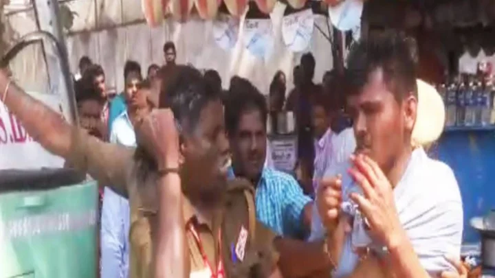 பஸ்  கண்ணாடியை  உடைத்த ’குடிகாரர்’ ; பொதுமக்கள்  ’ தர்ம அடி’