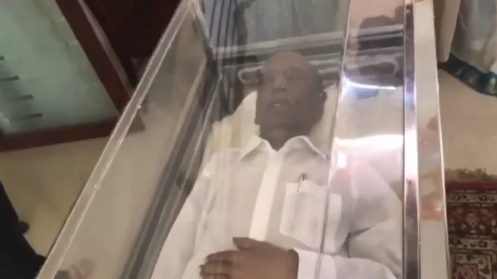 இயக்குனர்