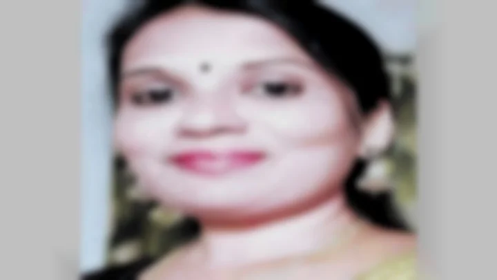 இளம் ஆசிரியைக்கு வாக்குச்சாவடியில் ஏற்பட்ட விபரீதம்!!!