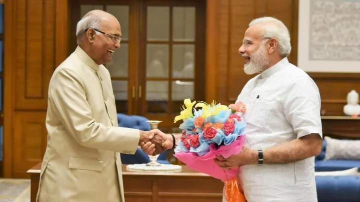 குடியரசு தலைவரை சந்தித்து ஆட்சியமைக்கிறார் மோடி