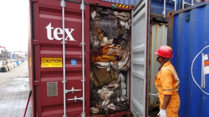 பிரிட்டனில் இருந்து இலங்கைக்கு அனுப்பப்பட்ட குப்பைகள்: அறிக்கை சமர்பிக்க உத்தரவு