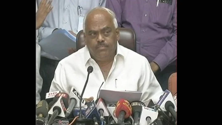 மூன்று எம்.எல்.ஏக்கள் தகுதிநீக்கம்: சபாநாயகர் அதிரடியால் கர்நாடகாவில் பரபரப்பு