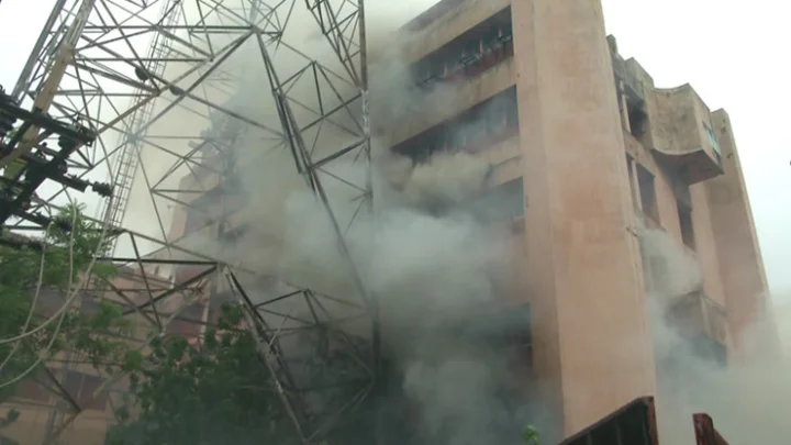 சென்னை பி.எஸ்.என்.எல் அலுவலகத்தில் தீவிபத்து: பெரும் பரபரப்பு