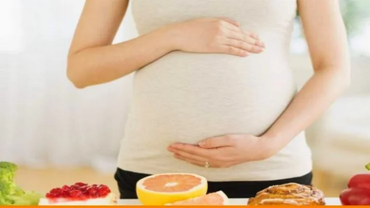 Let's find out how many calories a woman should have in her diet during pregnancy. lets find out on Calorie inTake during Pregnancy health articlr in marathi webdunia marathi