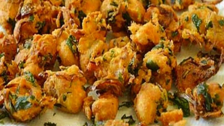 PAKODA RECIPE TASTY KHICHDI PAKODA RECIPE PAKODA WITH LEFTOVER KHICHDI RECIPE IN MARATHI KHAICHDICHE PAKODE DELICIOUS DISH KHICHDI PAKODA IN MARATHI WEBDUNIA MARATHI