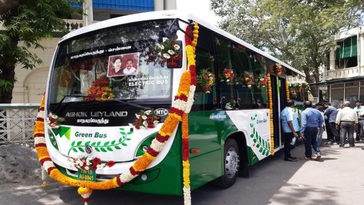 தமிழகத்தில் மின்சார வாகனங்களுக்கு பல சிறப்பு சலுகைகள்  -  முதல்வர் அறிவிப்பால் யாருக்கு என்ன பயன் ?
