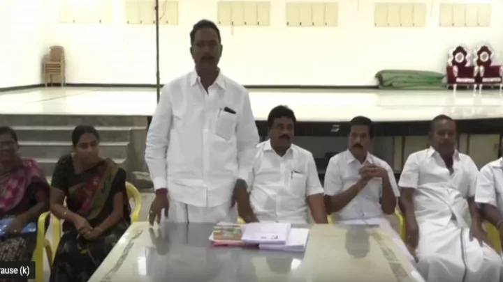 அதிமுக