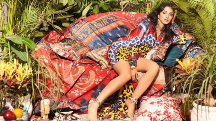 இன்ஸ்டாவை தெறிக்கவிட்ட  கியாரா அத்வானி!