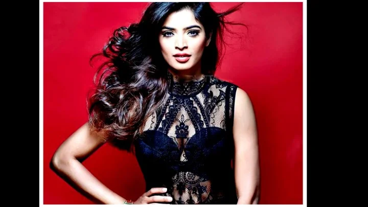 புடவையில் இப்படி ஒரு கவர்ச்சியா...? நடிகை சஞ்சிதா ஷெட்டி  ரீசன்ட் க்ளிக்ஸ்!