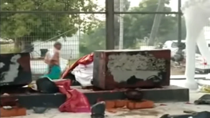 சாமி சிலைகளை உடைத்த மர்ம நபர்கள்:மக்கள் போராட்டம்