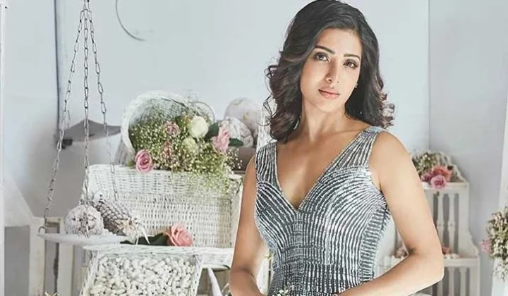 கலர்புல் உடையில் கலக்கலான போஸ் கொடுத்த சமந்தா!