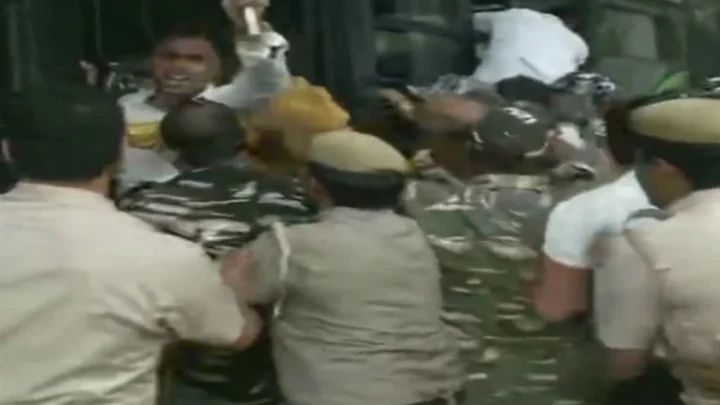 போலீஸார் 