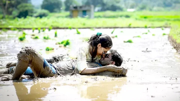 திருமணம் முடிந்தவுடன் சகதியில் புரண்ட மணமக்கள்: அதிர்ச்சியில் உறவினர்கள்