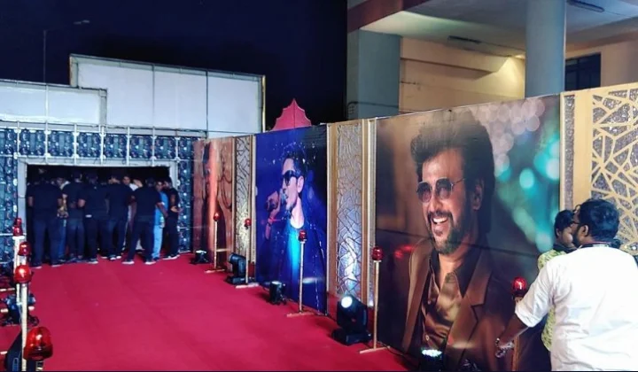 பிரம்மாண்டமாக ஜொலிக்கும் தர்பார் இசைமேடை - படையெடுத்த ரசிகர் பட்டாளம்!