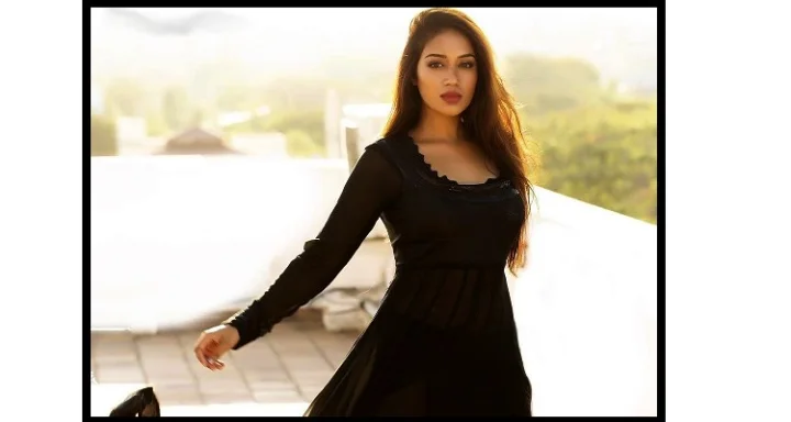 வுமன் இன் பிளாக் - நிவேதா பெத்துராஜின் போட்டோ கலெக்ஷன்!