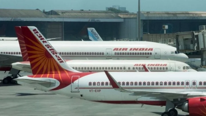 'வந்தே பாரத்' விமானங்களின் கட்டணம் உயர்வு: வெளிநாடுகளில் தவிக்கும் இந்தியர்கள்