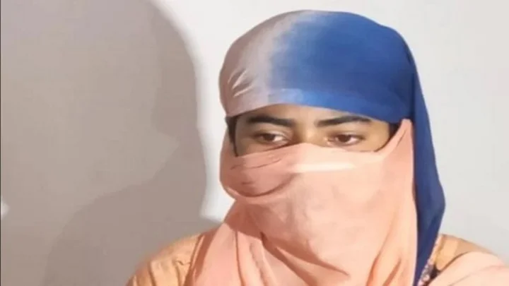 ஒரே நேரத்தில் பல  பள்ளிகளில் வேலை…ரூ.1 கோடிசம்பளம் வாங்கிய ஆசிரியை !