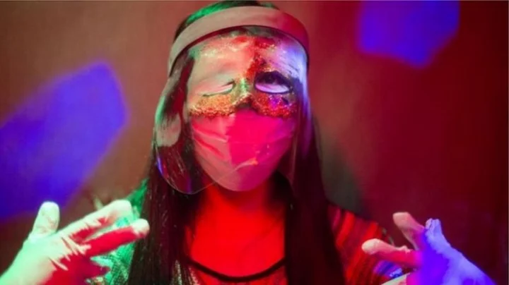 பொலிவியா பாலியல் தொழிலாளர்கள் 'ரெயின்கோட்' பயன்படுத்துவது ஏன்?