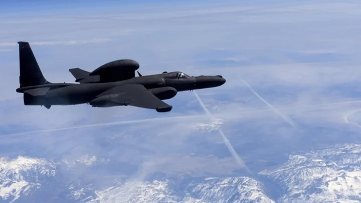 இதெல்லாம் ரொம்ப தப்புங்க! சுற்றி வரும் அமெரிக்க போர் விமானங்கள்! – பீதியில் சீனா!