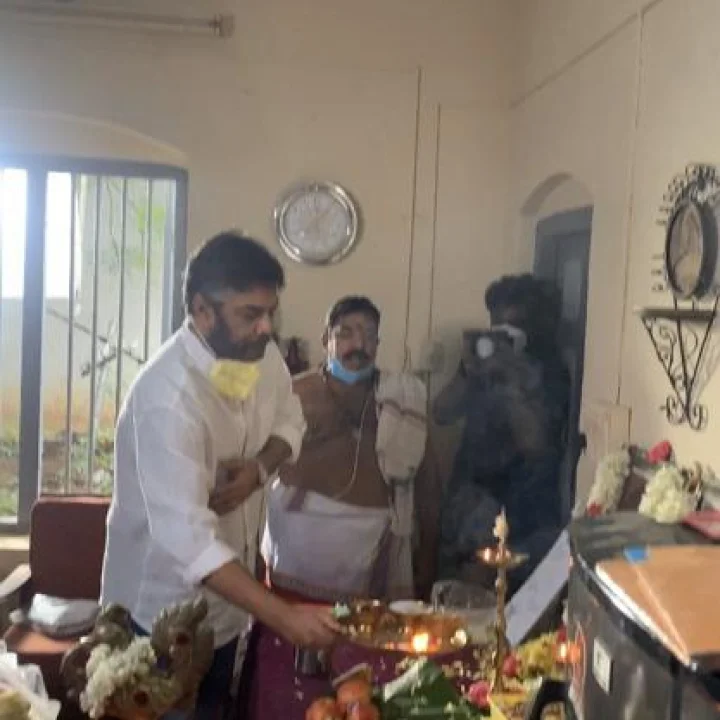 மூன்று ஹீரோ, ஒரே ஒரு ஹீரோயினுடன் தொடங்கியது சுந்தர் சியின் அடுத்த படம்!