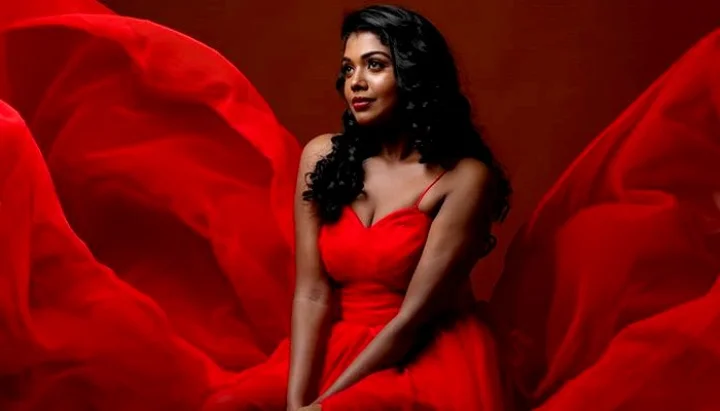 நீங்களே இப்படி இறங்கிடீங்களே ரித்விகா - வாய்பிளந்த ரசிகர்கள்!