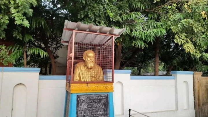 தொடர்ந்து அவமானப்படுத்தப்படும் தந்தை பெரியார் சிலை… சீர்காழியில் அதிரடி முடிவு!