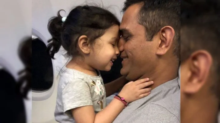 #ziva: தோனிக்கு ஆதரவாக வைரல் ஹேஷ்டேக்!!