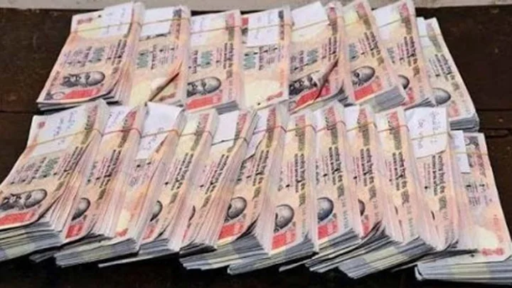 கழிவுநீர் கால்வாயில் கிடந்த செல்லாத 1000 ரூபாய் நோட்டுகள்: கடலூரில் பரபரப்பு