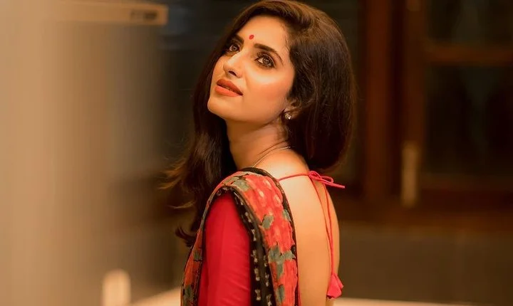 சீரியல் நடிகைகளே இப்படி இருந்தால் சினிமா நடிகைகளின் நிலைமை என்ன ஆகுறது?