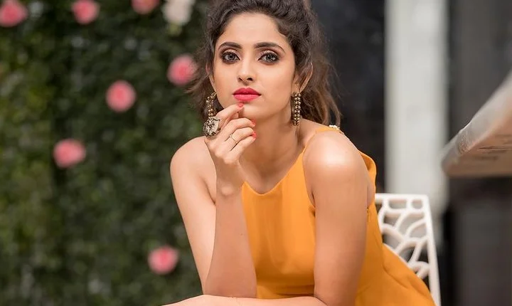 சீரியல் நடிகைகளே இப்படி இருந்தால் சினிமா நடிகைகளின் நிலைமை என்ன ஆகுறது?