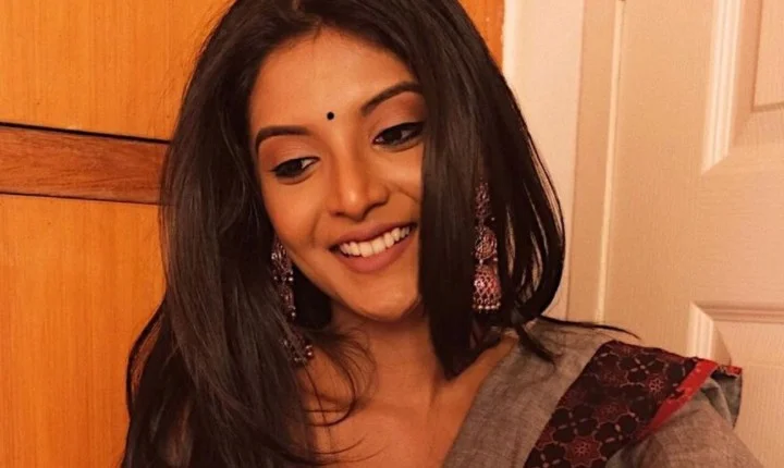 யம்மாடி நேக்கு மூச்சே நின்னு போச்சு.... இன்ஸ்டாகிராமை அடுச்சு நொறுக்கிய நிவேதிதா சதிஷ்!