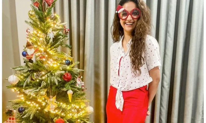 புட்ட பொம்மா லுக்கில் கீர்த்தியின் கிறிஸ்துமஸ் கொண்டாட்டம்!